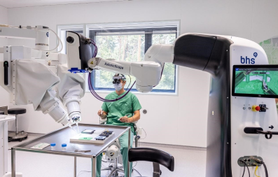 Treatment in Germany: Da Vinci surgical robot photo.